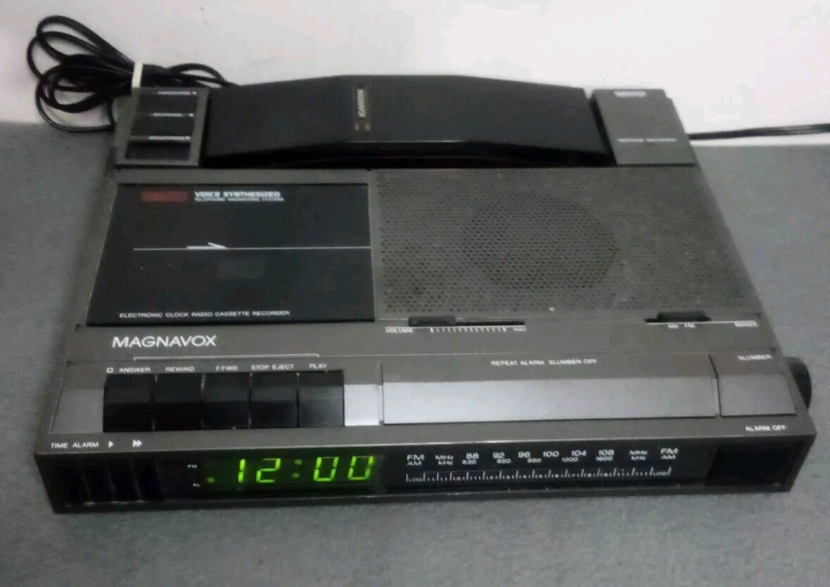 Vintage 80s Magnavox D-7549 Voice Synthesized Telephone Answering