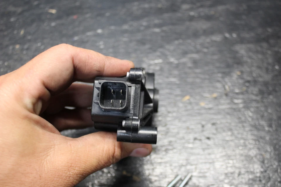 08-23 SUZUKI GSXR 600 750 STVA ATUADOR DE VÁLVULA SECUNDÁRIA TPS SENSOR DE ACELERAÇÃO  - Imagem 3 de 4