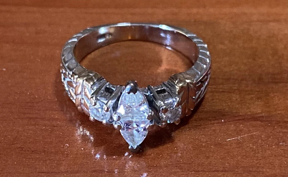 Conjunto de boda y alianza de oro amarillo/blanco 14K 2,0 quilates totales para damas talla 7 Foto 4 de 4