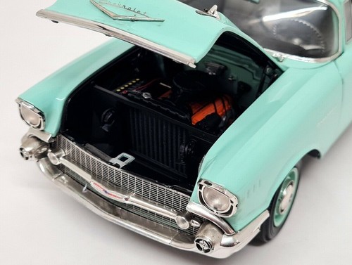 Highway 61 1/18 Scale 1957 Chevy 150 Utility Sedan Two Tone Green Model Car - Picture 4 of 9