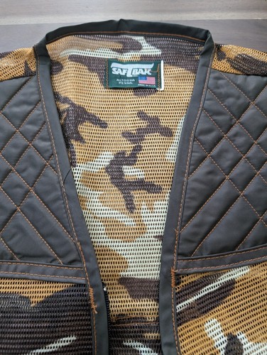 Vintage SaftBak Size Large Camo Hunting Vest With Game Carry Pouch On Back - Picture 2 of 7
