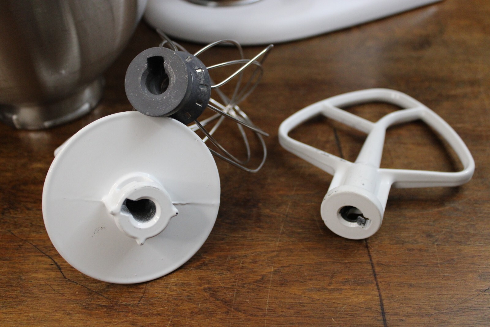 KitchenAid Classic Series 4.5 Quart TiltHead Stand Mixer White