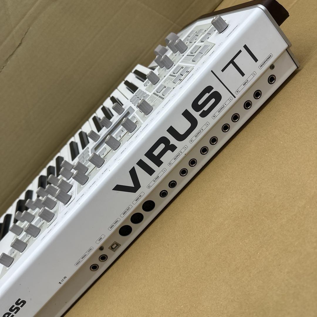 ACCESS Virus TI2 whiteout limited edition Keyboard