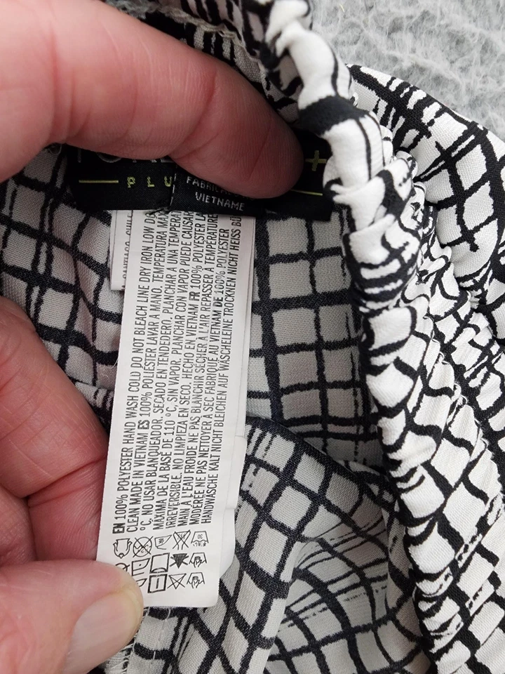 Pantalones Cortos Forever 21 Para Mujer 2X Plus Estampado Rejilla Salón Ligero Poliéster Foto 3 de 4