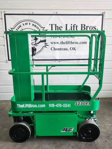 2017 JLG 1230ES 12' ELECTRIC VERTICAL MAST LIFT #1551 GENIE SKYJACK MAN LIFT