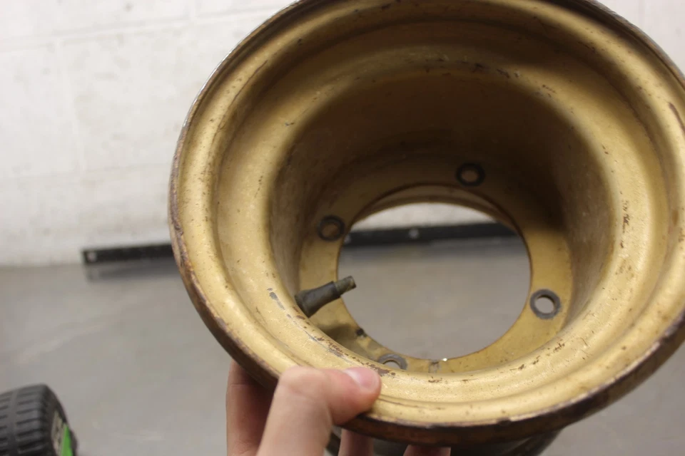 1984 Suzuki Quadrunner 185 LT185 2x4 REAR BACK WHEEL RIM M6 Foto 3 de 4