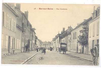 Old postcard 10 - BAR SUR SEINE (Aube) - 78. Rue Gambetta - Animated, Hitch