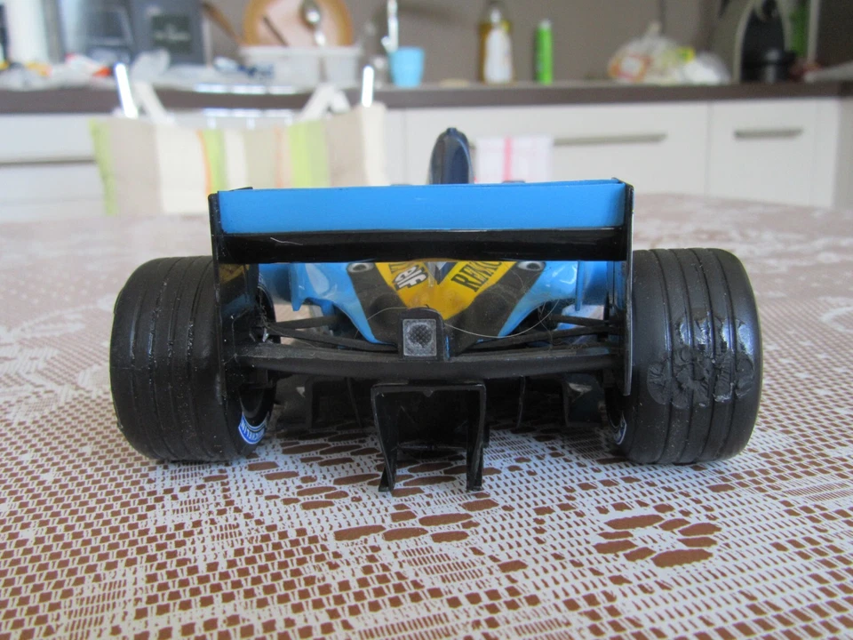 566X Hot Wheels B7019 Renault R23 #7 F1 Jarno Trulli 2003 Mild Seven 1:18 - Image 3 of 4
