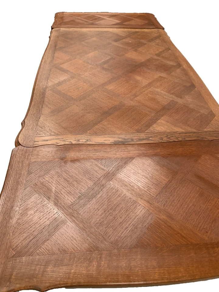 Table de style Louis XV en chéne massif XX siècle - Photo 2/4