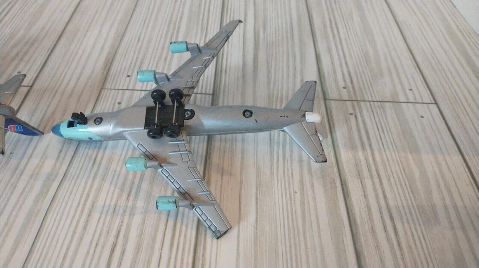 Set of 2 Damaged United States Boeing 747 Airplane Models - 1:400 Scale - RealTo - Image 3 of 4