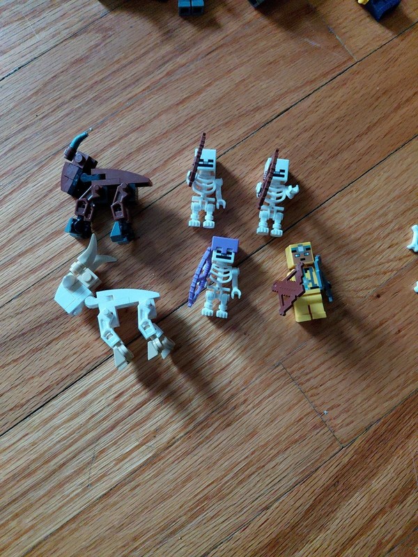 LEGO MINECRAFT MINIFIGURE LOT SKELETON CAVE EXPLORER WITH WEAPONS