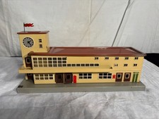 Märklin H0 nr 418 Dworzec kolejowy Friedrichshafen z blachy około 1950 roku