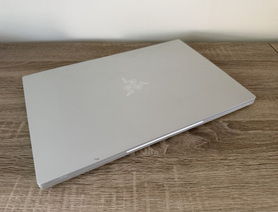 Razer Blade 15 (2018) 15.6'' FHD 144Hz i7-8750H GTX 1070 Max-Q 16GB RAM 512GB SSD
