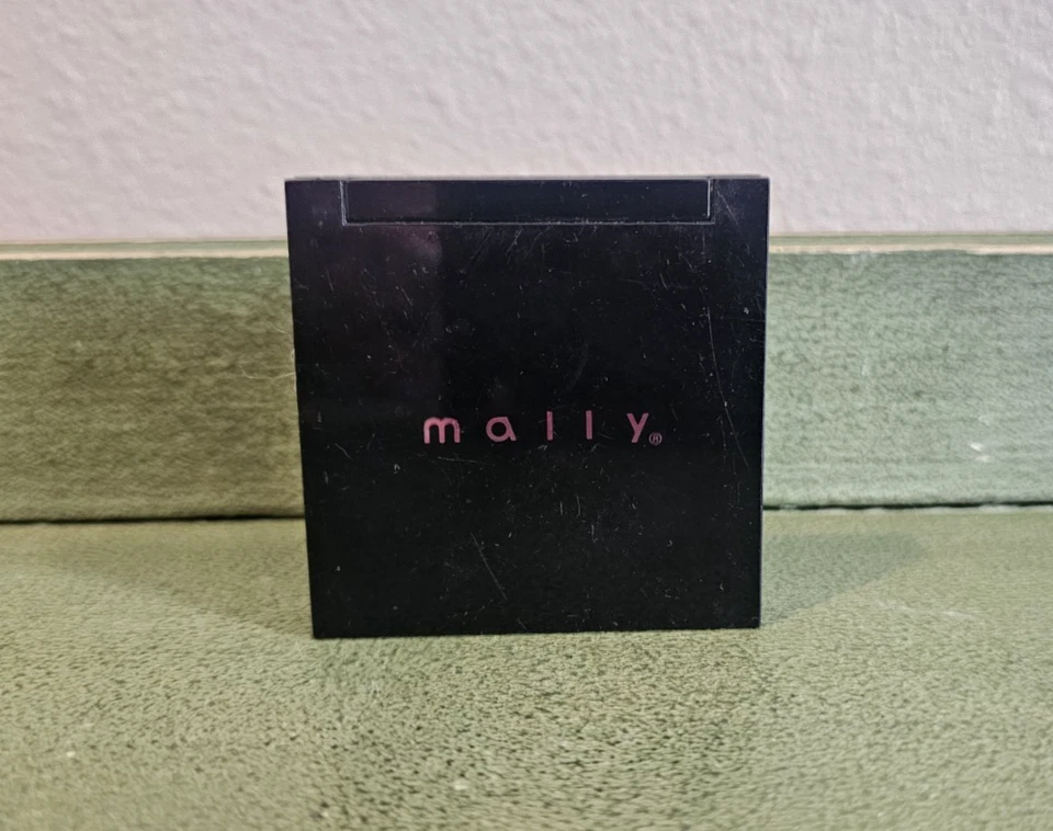 Mally Open Up! Eyeshadow Quad Everyday Plums Shell Amethyst Heather Plum .32 oz - Image 2 of 4