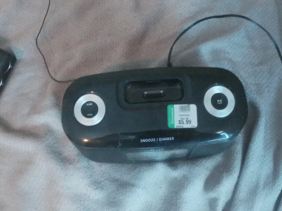 ILUV Shake And Wake Doble Alarma IPod IMM153BLK Reloj Radio Base Foto 2 de 4