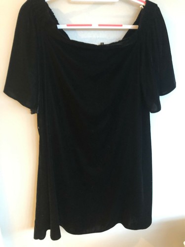 PRETTY RIVER ISLAND BLACK VELVET SHORT 