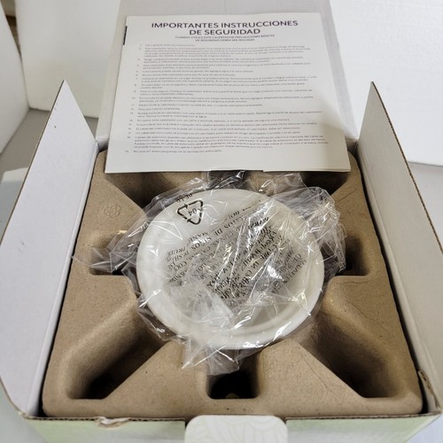 Scentsy Full Size Wax Warmer New in Box White "Etched Core" Bulb Matte Finish - Picture 15 of 24