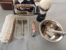 Gillette Manual Shaving Machine Set with Leather Case