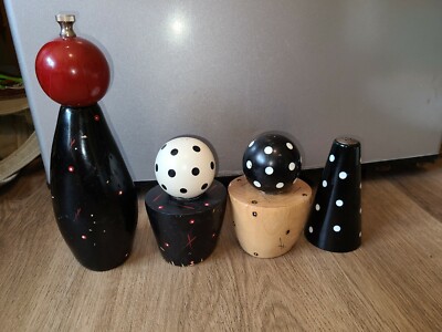 Wm Bounds Robert Wilhelm ''Pep Art'' Wood Shakers & Pepper Grinder - Set of 4
