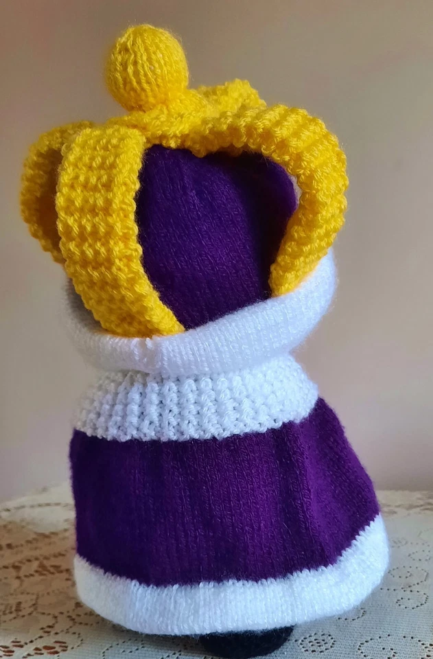 New Knitting Pattern King Knitting By Post A5 Leaflet. Postbox Topper Ideas - Image 4 of 4