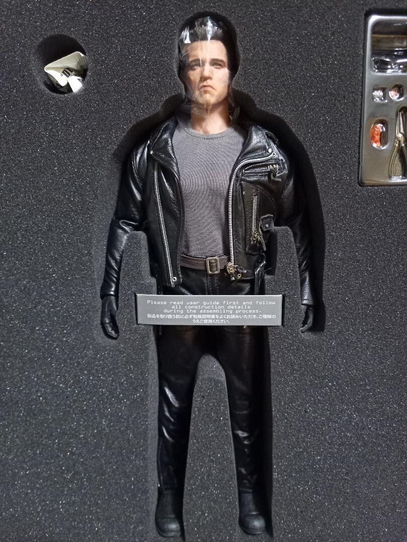 爆売り！】 ホットトイズ HOTTOYS 1/6ターミネーター2 T-800 DX10 T2