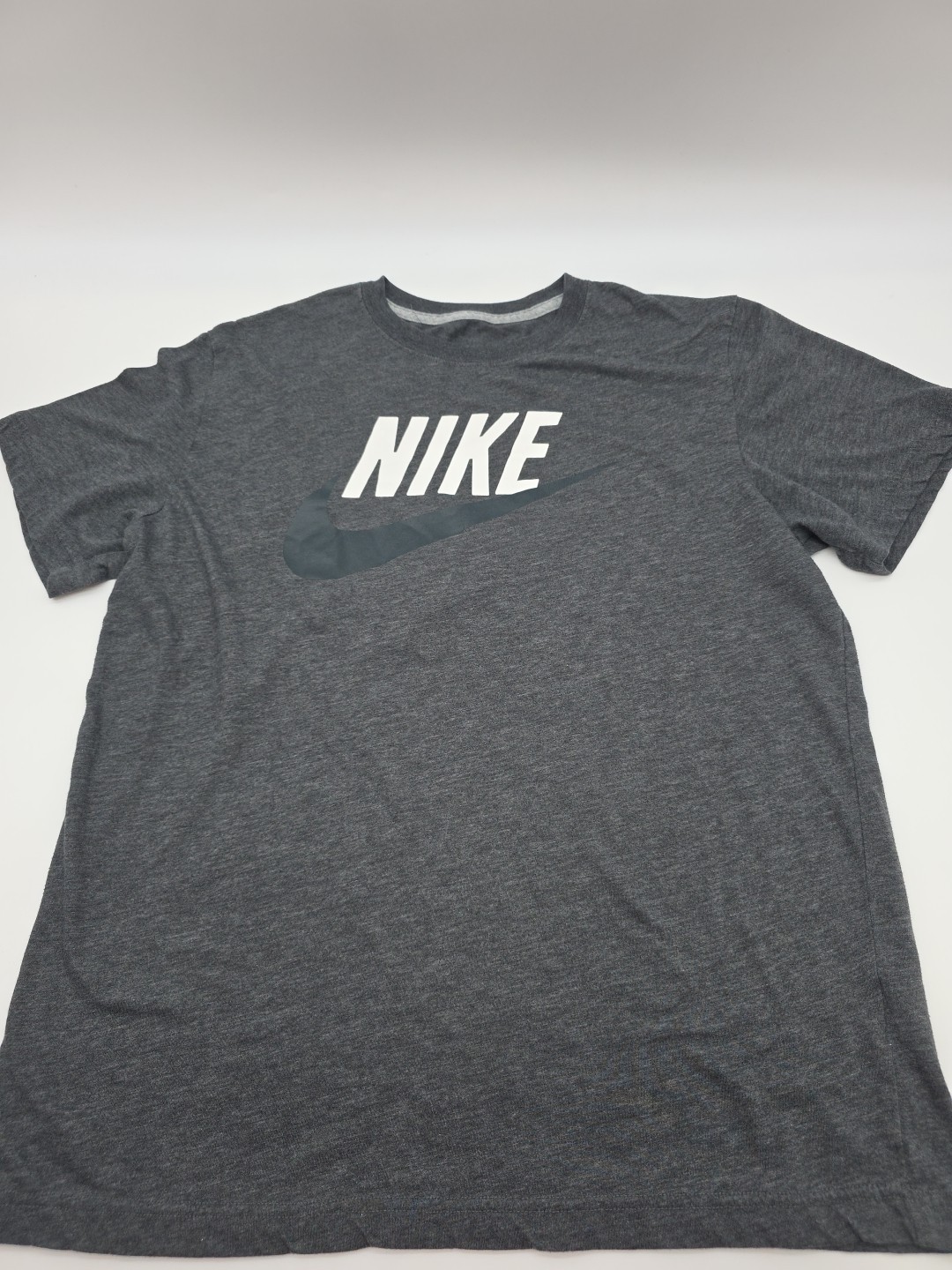 Nike T-Shirt Men XL Gray Graphic Tee.#46438