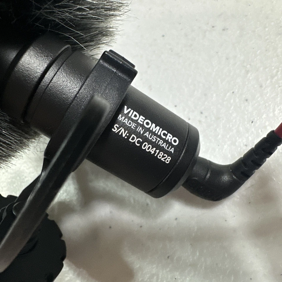 Rode VideoMicro Compact On-Camera Microphone w Shock Mount - Image 3 of 3