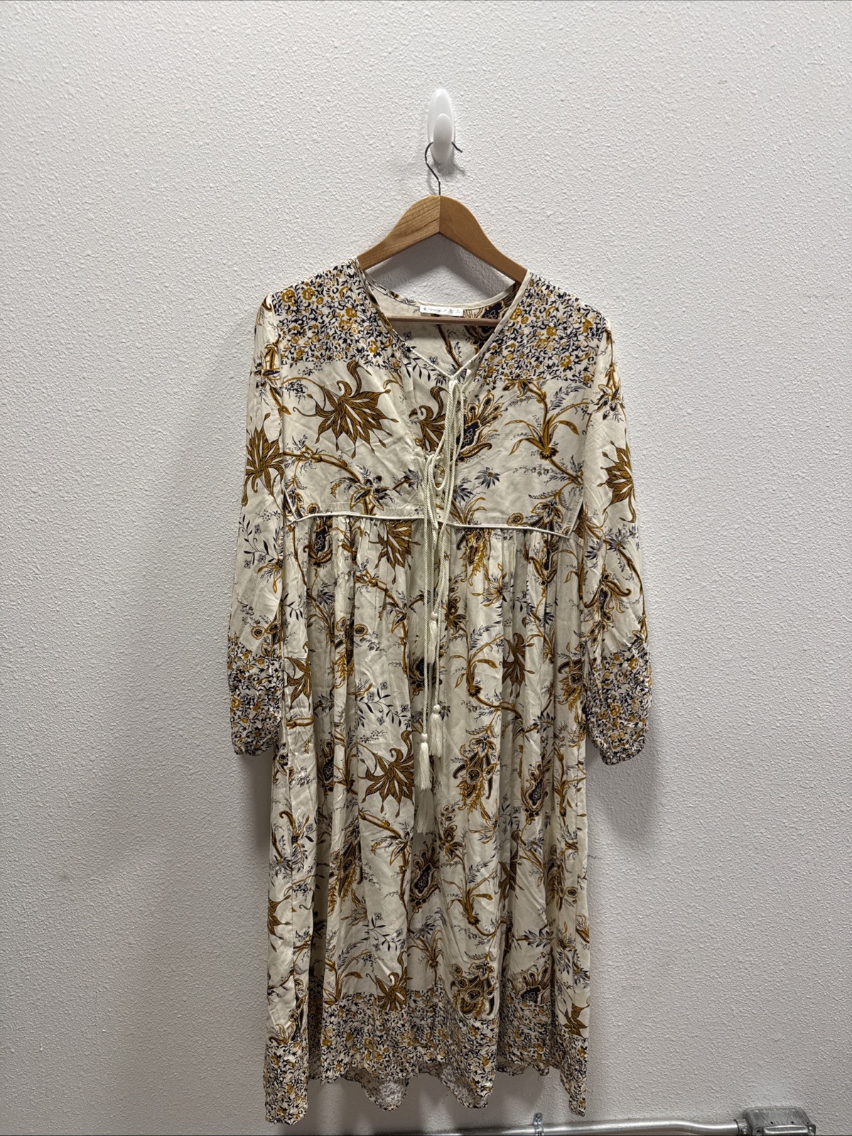 R. Vivimos Midi Dress M 8/10 Floral Ivory Gold Long Slv V Neck Boho Rope Tassels