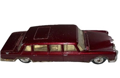 Corgi Toys Mercedes Benz 600 Pullman Modellauto ist ein schönes Exemplar.