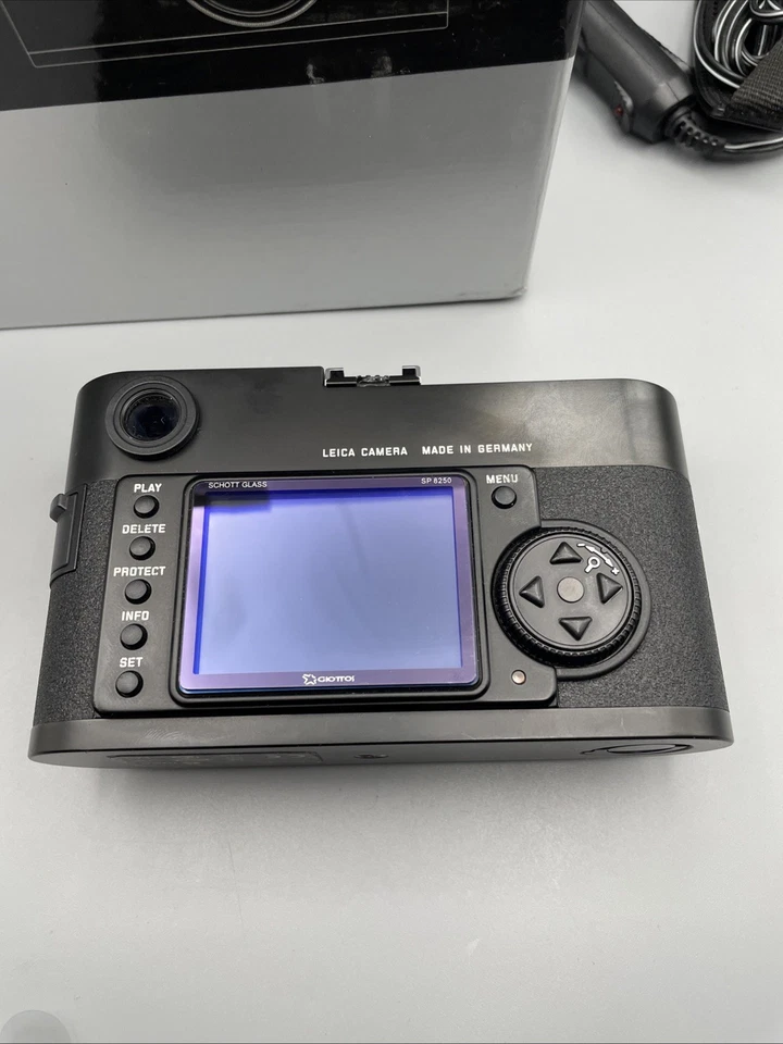 Leica M8 10701 - Schöne Optik - Unter 10k Auflösungen - Verschluss defekt? Boxed - Bild 3 von 4
