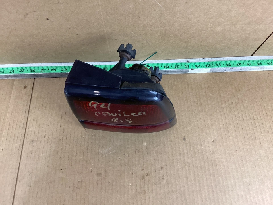 Luz trasera derecha pasajero Chevrolet Cavalier 1991-1994 16511856 OEM Foto 2 de 4