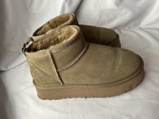 Ugg Ladies Sheepskin Boots Size 6 Uk
