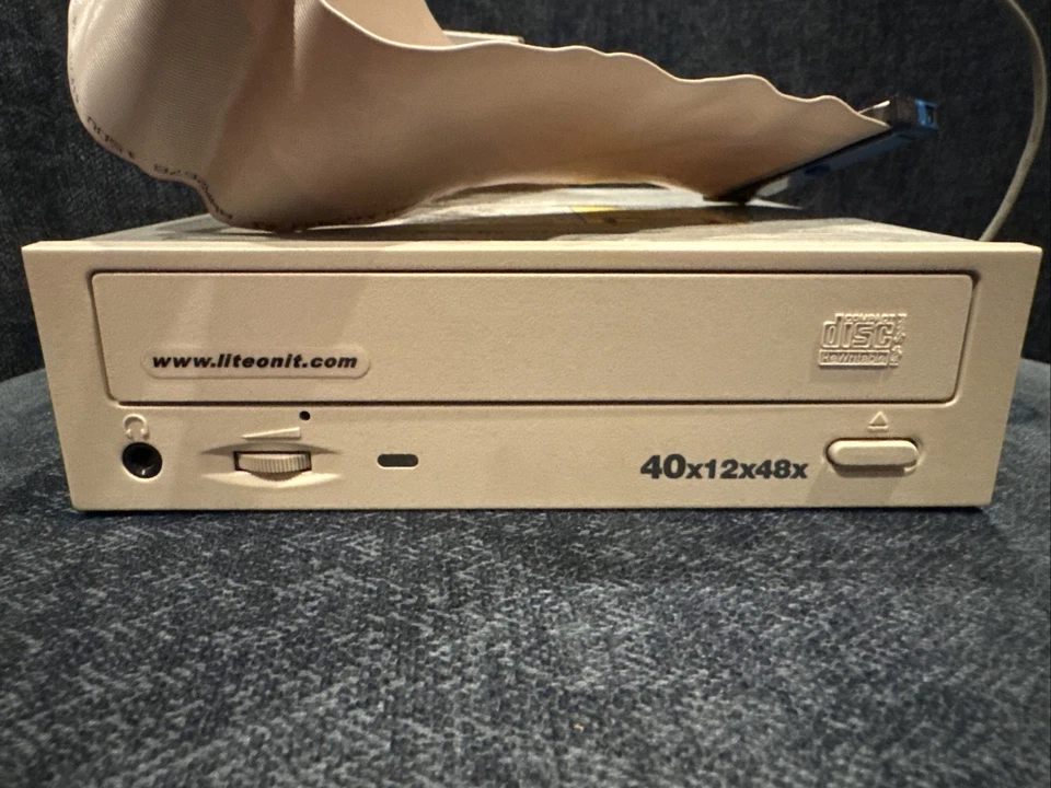 Lite-On LTR-40125S CD-RW Drive - Vintage 2002, Fully Functional - Image 2 of 4