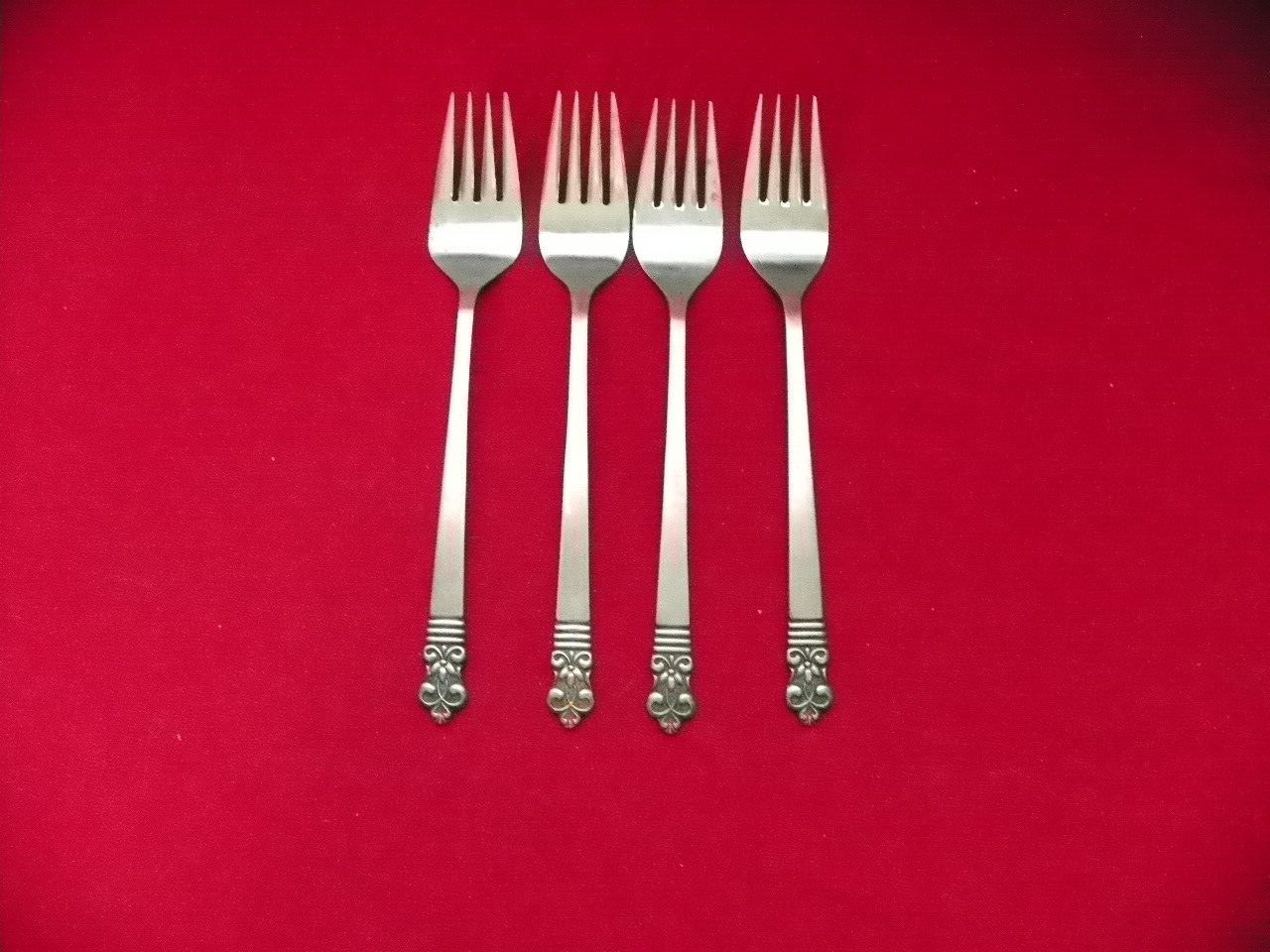 SET OF 4  CAMBRIDGE SALAD  FORKS STAINLESS     BOX 50