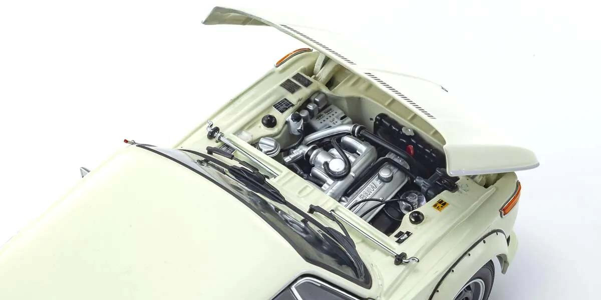 New KYOSHO BMW 2002 TURBO 1974 1:18 Model Car WHITE 08544W KidBX