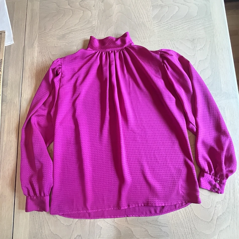 Blusa vintage años 80 Anne Klein mujer 10 brillante satinado cuello alto fucsia secretaria Foto 3 de 4