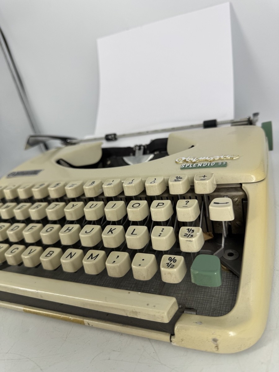 Vintage 1960s Olympia Splendid 33 Typewriter with case - Working