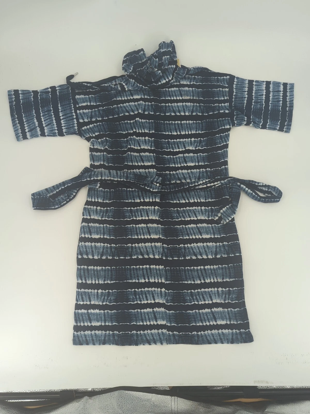 Abito in vita Michael Kors Tie Dye con cappuccio a righe cravatta blu taglia small