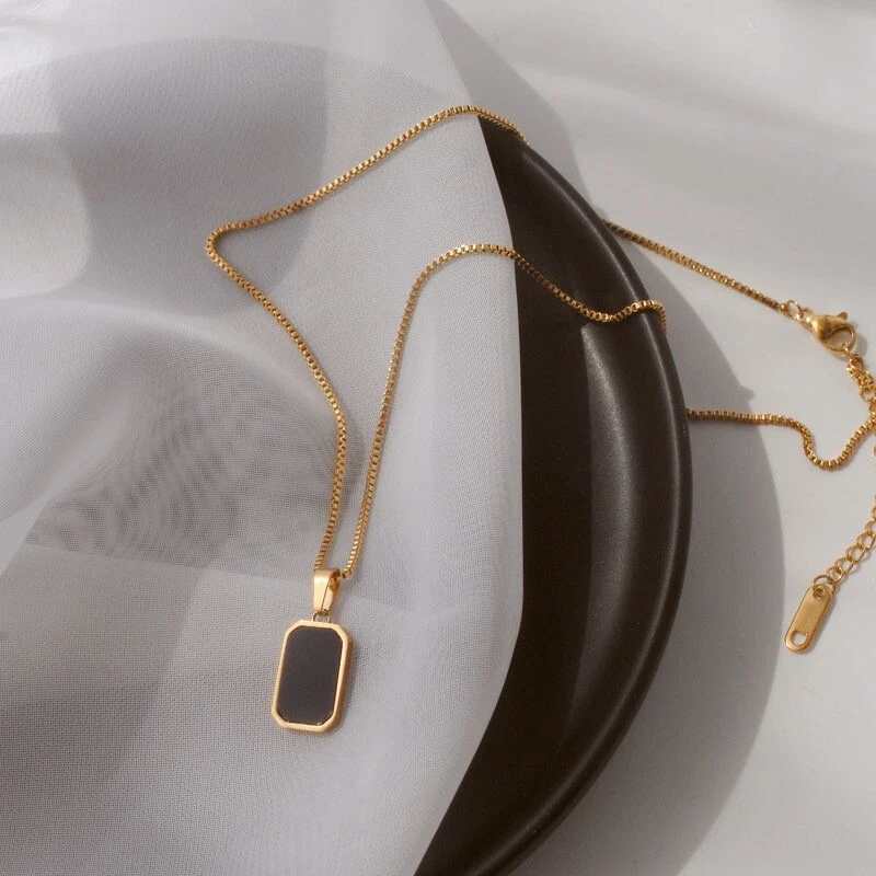 pendant necklace | Gold necklace | gold earrings | black pendant neckpiece - Image 4 of 4