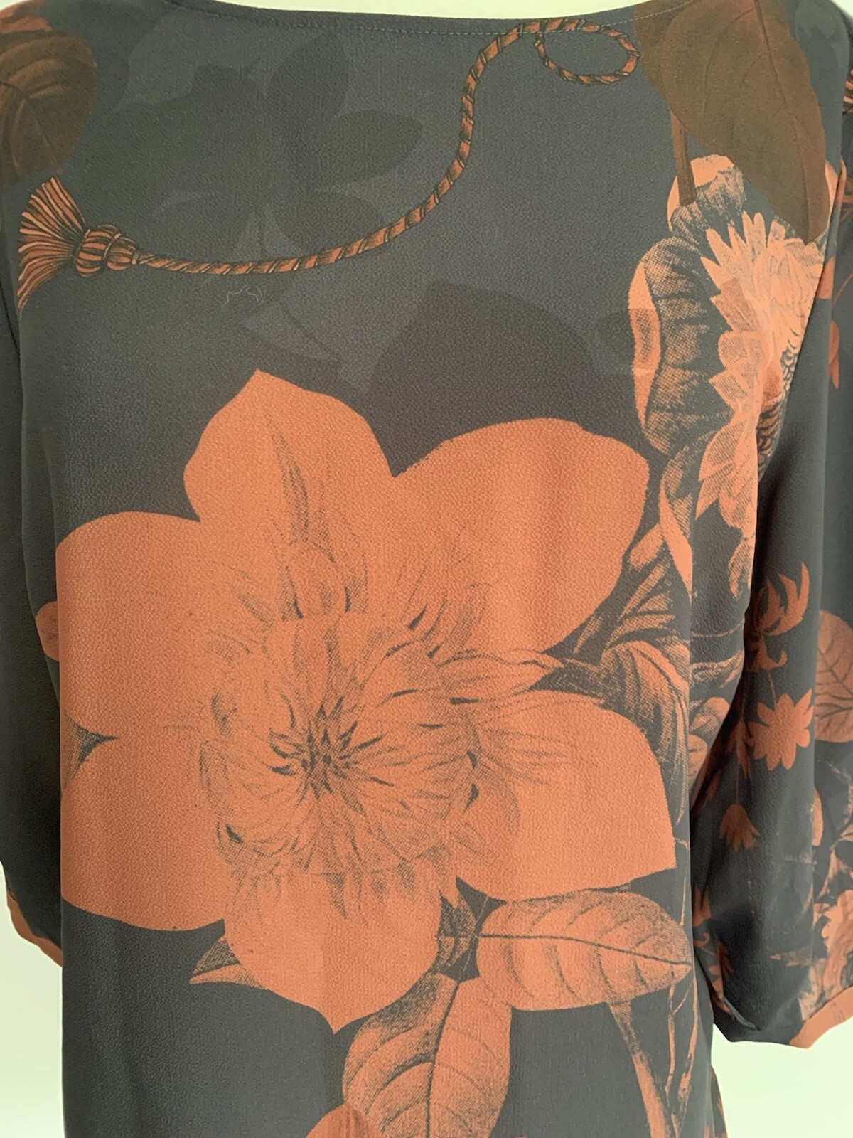 Picture 2 of 9