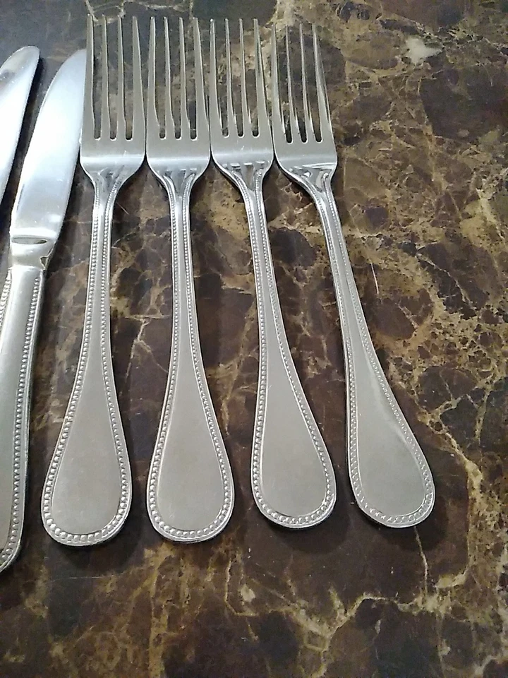 7 cubiertos de acero inoxidable brillante The Cellar CLF29 4 tenedores de cena, 3 cuchillos de cena  Foto 2 de 4