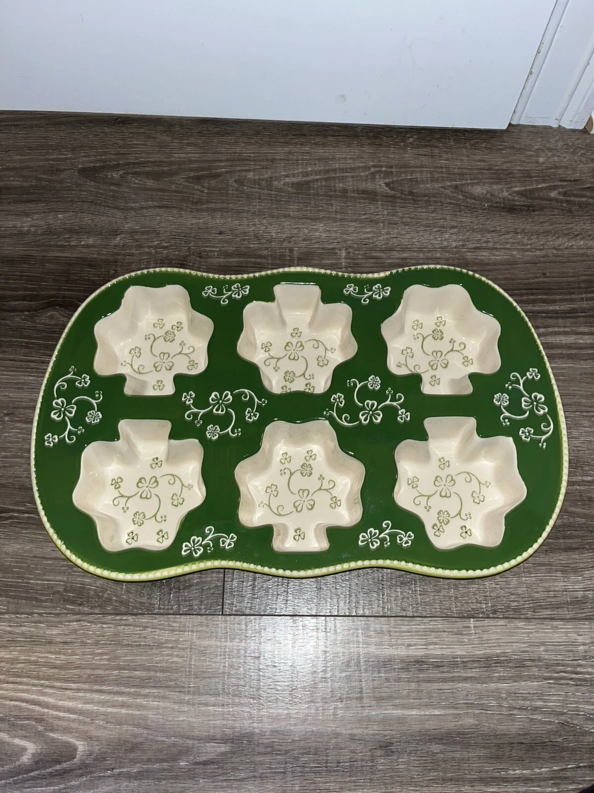 Temp Tations By Tara Green Floral Shamrock Baking Dish