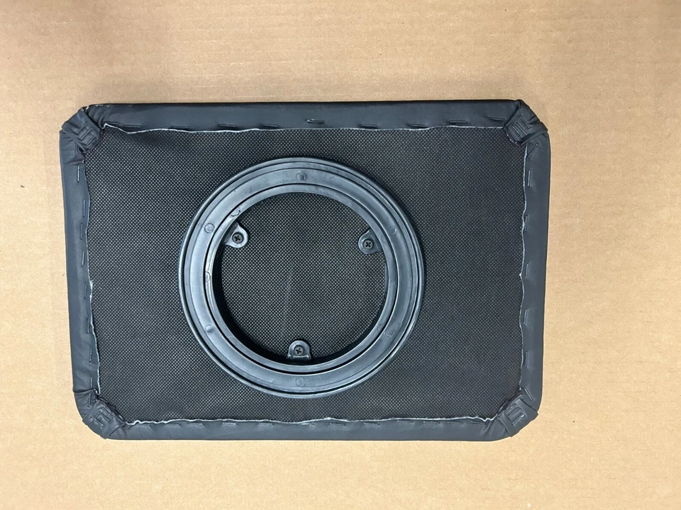 Tocadiscos giratorio con soporte para TV u computadora Turner Lazy Susan en vinilo negro Foto 4 de 4