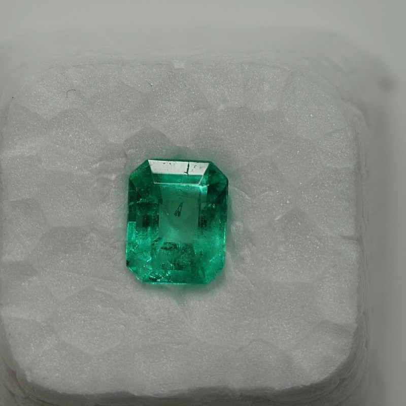 Natural Emerald 0.62 ct, approx. 5.6mm x 4.4mm x 3.4mm, Jewelry Removal e0010