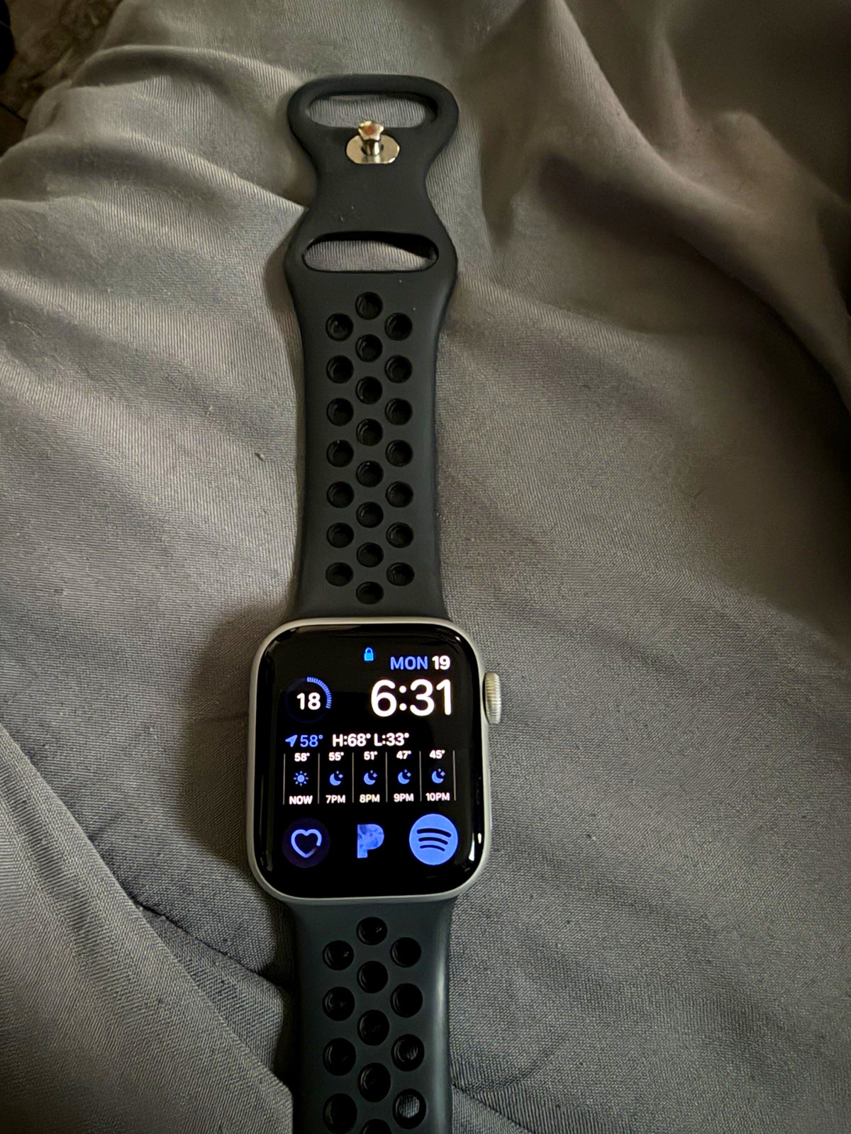 Apple Watch SE (2nd Gen) 44mm Silver Aluminum Case Black Silicone Band