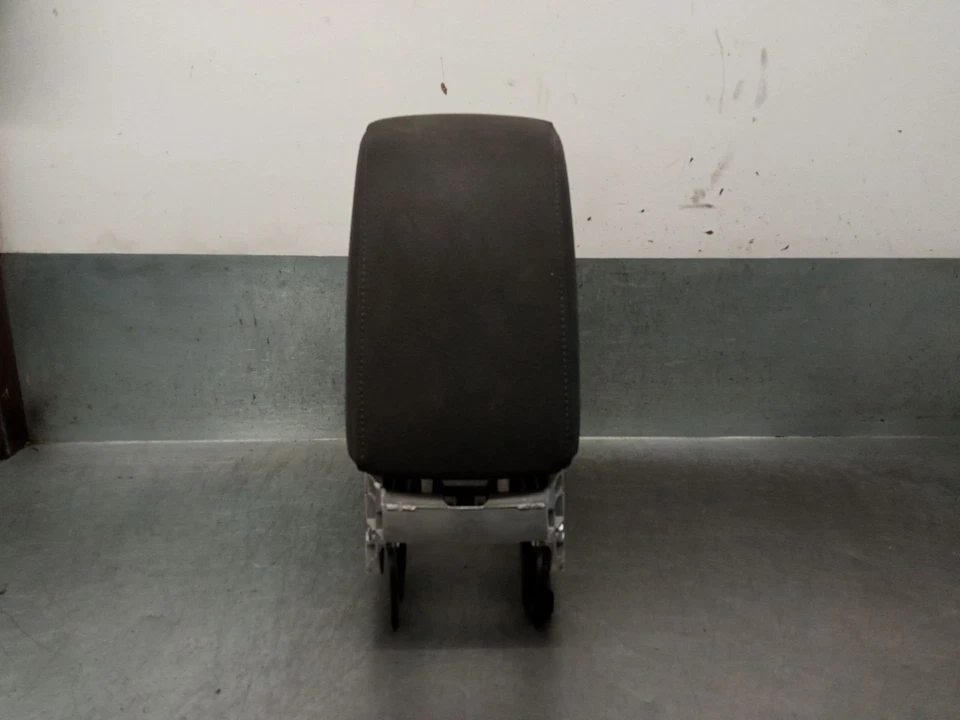 8U0864283A ACCOUDOIR CENTRAL / 8U0864283A / 5677636 POUR AUDI Q3 8UB, 8UG 2.0 - Photo 2/4