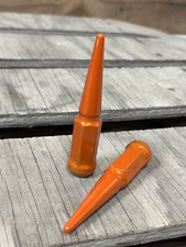 Chevygmc 25003500 4.5 Inch Spiked Lug Nuts Tangerine 32 Pieces With Socket Chevygmc 25003500 4.5 Inch Spiked Lug Nuts Tangerine 32 Pieces With Socket