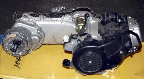 CAMSHAFT / TIMING CHAIN FOR CHINESE SCOOTERS WITH 50cc QMB139 MOTORS - Picture 2 of 3