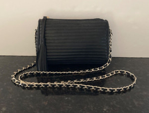 DuJour Black Croco Embossed Skinny Belt/Silver Tone Oval Buckle/M/L/24-39\
