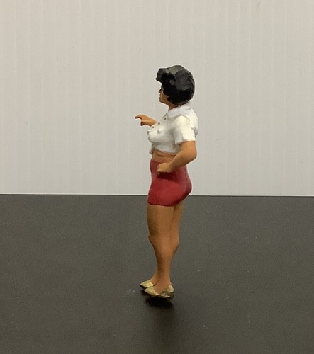 Vintage Style BUXOM LADY in RED SKIRT FIGURE 1.32 Scale SCALEXTRIC AIRFIX FLY+ - Picture 2 of 4